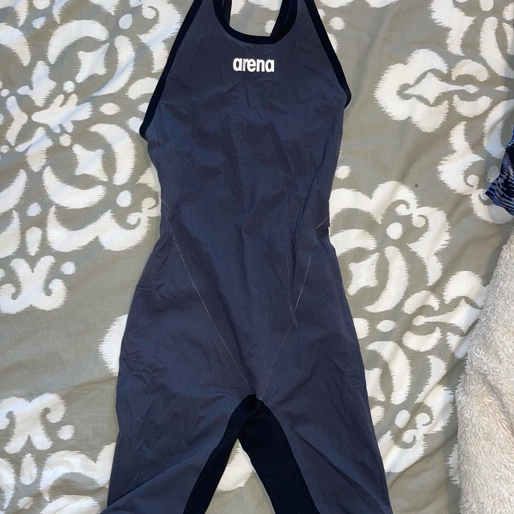 Grey & Black Arena Carbon Flex